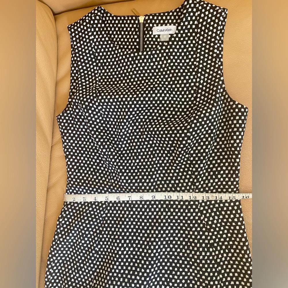 Calvin Klein Black & White Shift Career Dress, size 8. - Picture 6 of 7